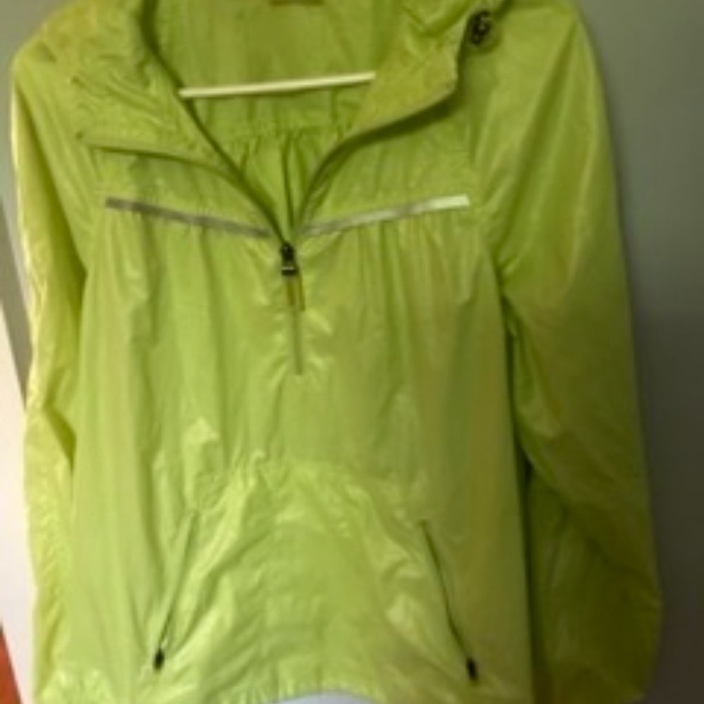 Atheta lightweight nylon hoodie  Neon green